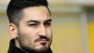 Türk futbolçu “Mançester Yunayted”lə müqavilə imzalayır