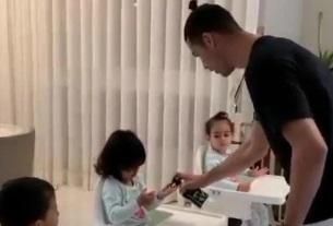 Ronaldo uşaqlarına gigiyena qaydalarını izah edir