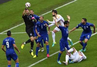 İtaliya - İspaniya oyununun ən yaxşısı müəyyənləşdi FOTO
