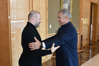Tatarıstan prezidenti türkiyəli futbolçu ilə görüşdü