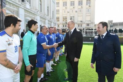 İlham Əliyev ulduz futbolçularla görüşdü