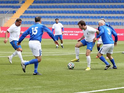Elxan Məmmədov futbol oynadı