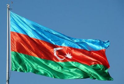 Hakimlərimizdən kobud səhv: Azərbaycan bayrağı tərsinə asıldı
