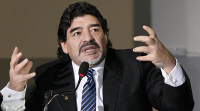 Maradona Messinin saxtakarlığından şübhələnir