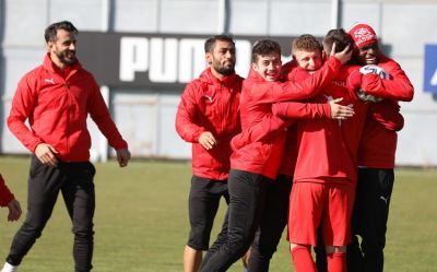 “Sivasspor”un 2 futbolçusu koronavirusa yoluxdu