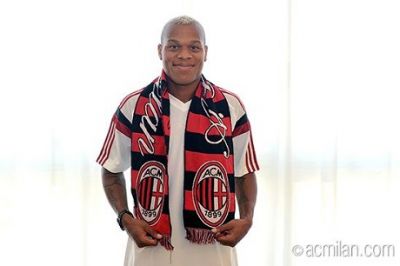 “Milan” heyətini 2 futbolçuyla gücləndirdi