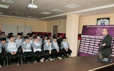 “Sumqayıt” və “Kəpəz”in futbolçuları üçün danışılmış oyunlarla bağlı seminar keçirilib
