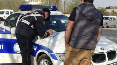 Futbolçu onu saxlayan polisi təhqir etdi - Bakıda