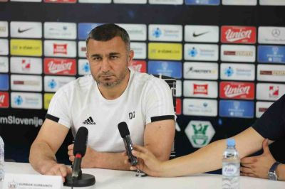 Qurban Qurbanov iki futbolçunu heyətdən çıxardı