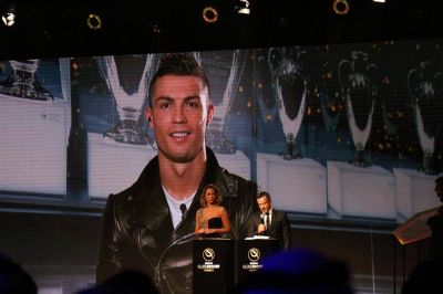 Ronaldo, klubu və prezidenti mükafatlandırldı